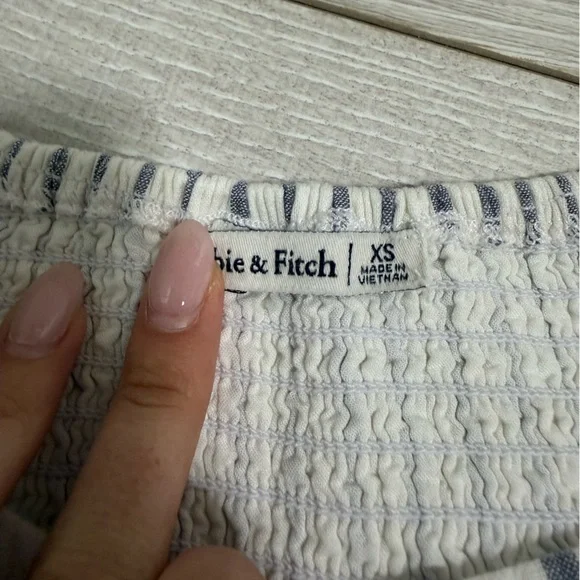 Abercrombie & Fitch White Dress with Blue Stripes and Puff Sleeves - Picture 3 of 3